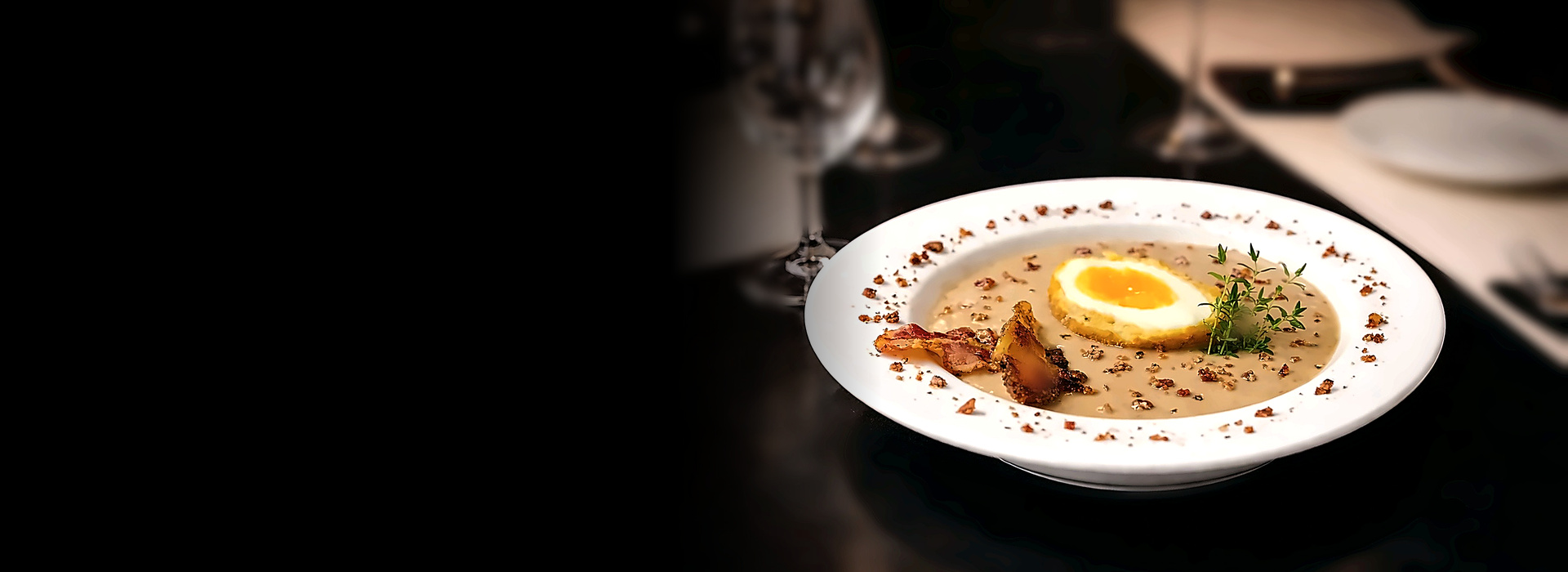 panorama_2510_1920x700_right_black_fade (2)